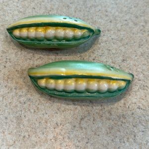 1950s vantage peas in a pod salt and pepper shakers